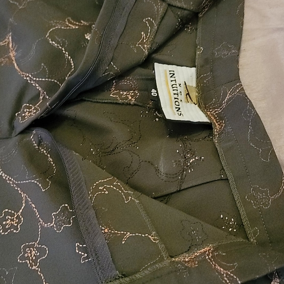 Intuitions  Jaguar Green Pants suite - Picture 5 of 8